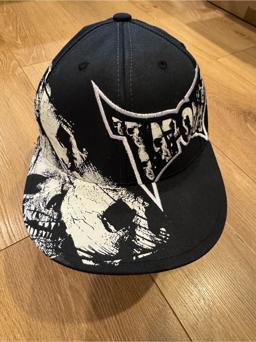 Tapout Black Graphic Skull Snapback Cap - size L/XL